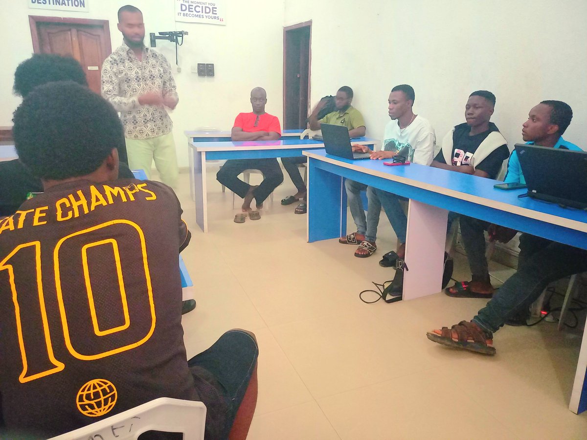 ICEHub_Africa's tweet image. Today&apos;s orientation for our new interns @IceHub11 

Why haven&apos;t you applied yet?

#anambratech #programming #coding #innovation #Training #webdevelopment #mobileapp #softwaredevelopment #ui/ux #codinglife