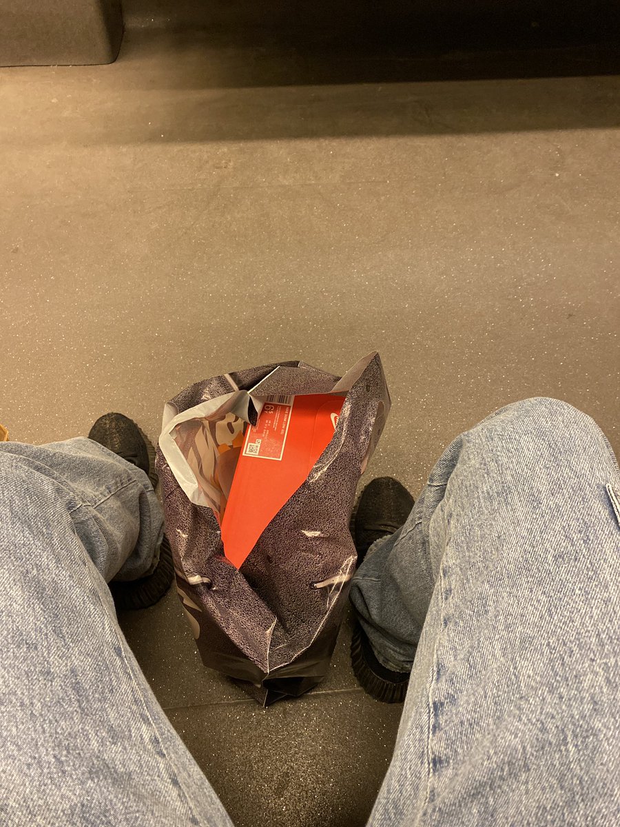 JustVal | SNKR'S tweet media