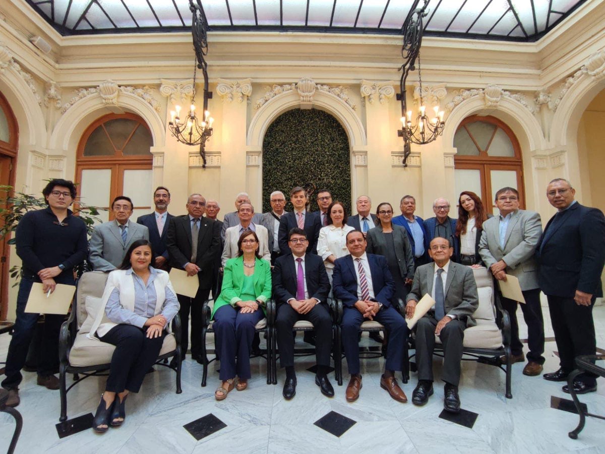 muliv_oficial's tweet photo. 👩🏻‍💼 Nuestra #SociaMuliv Adriana Valdés Krieg (@avaldesk1), en la presentación de las propuestas de campaña a la presidencia del @colegiodearqs 2023-2025 y vicepresidentes #CAMSAM 2023-2025 https://t.co/Of7Lh8IzBj