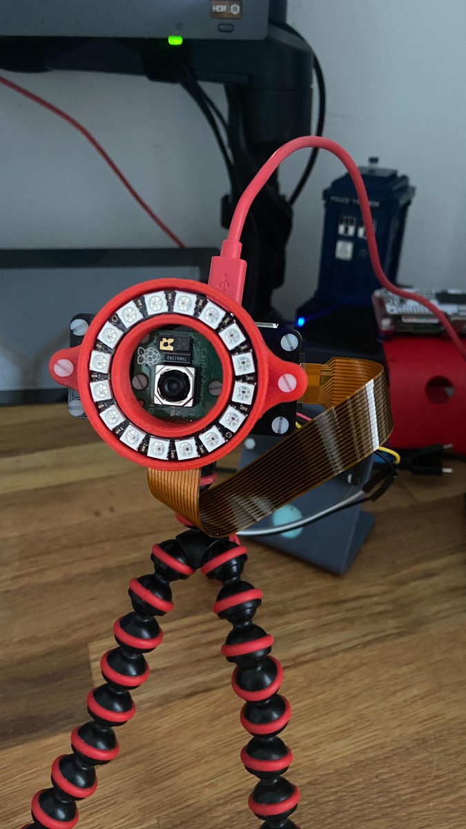 monkeymademe's tweet image. Might be a little late to the game but #ShotOnRaspberryPi with picamera v3 (setup as webcam) and a LED ring