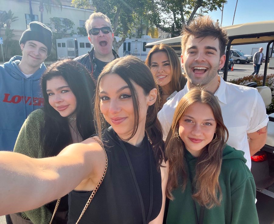 CrisChiqui03's tweet photo. I più boni finalmente riuniti
Ma il glow up pazzesco di Billy,Nora e Chloe?#thethundermansreturn #thethundermans #thunderman #amici22 #Barbie https://t.co/dMPMvjNxIU