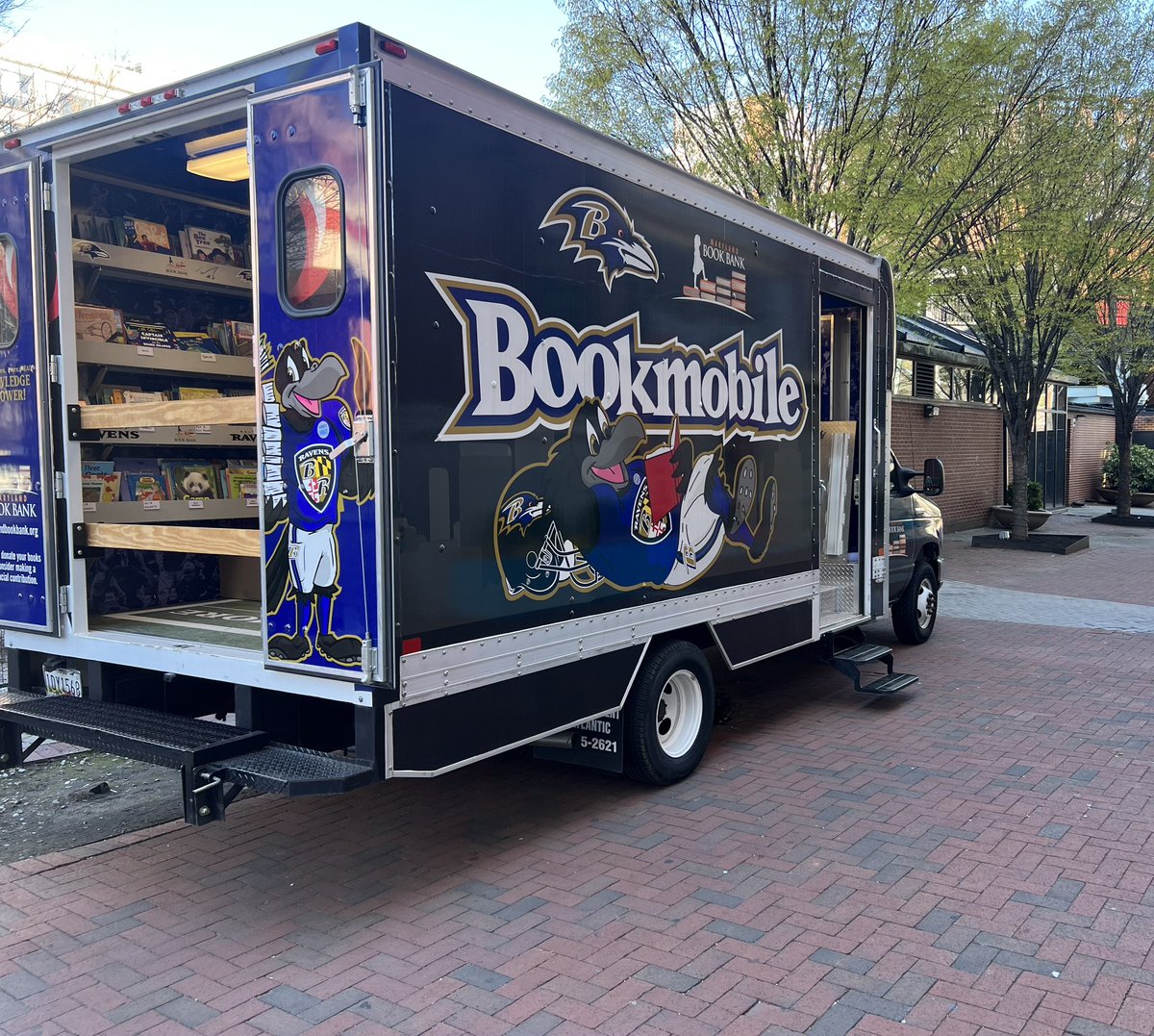 Good Morning from Port Discovery! 

The Bookmobile will be distributing free books at the museum on 4/4, 4/5, and 4/6 from 9am-1pm  

Spring Break is the perfect time to check out all of Port Discovery’s engaging exhibits AND visit the Bookmobile!

We hope to see you there! 📖❤️