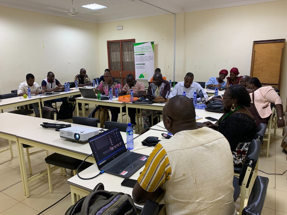 oxfamauburkina's tweet photo. Oxfam a organisé un atelier de renforcement de capacités de ses partenaires en Mobile journalisme, techniques de rédaction et production de contenus pour les réseaux sociaux les 30 et 31 mars à Ouagadougou.
#MOJO
#CDVC
#LWILI https://t.co/gs2rZSoi3b