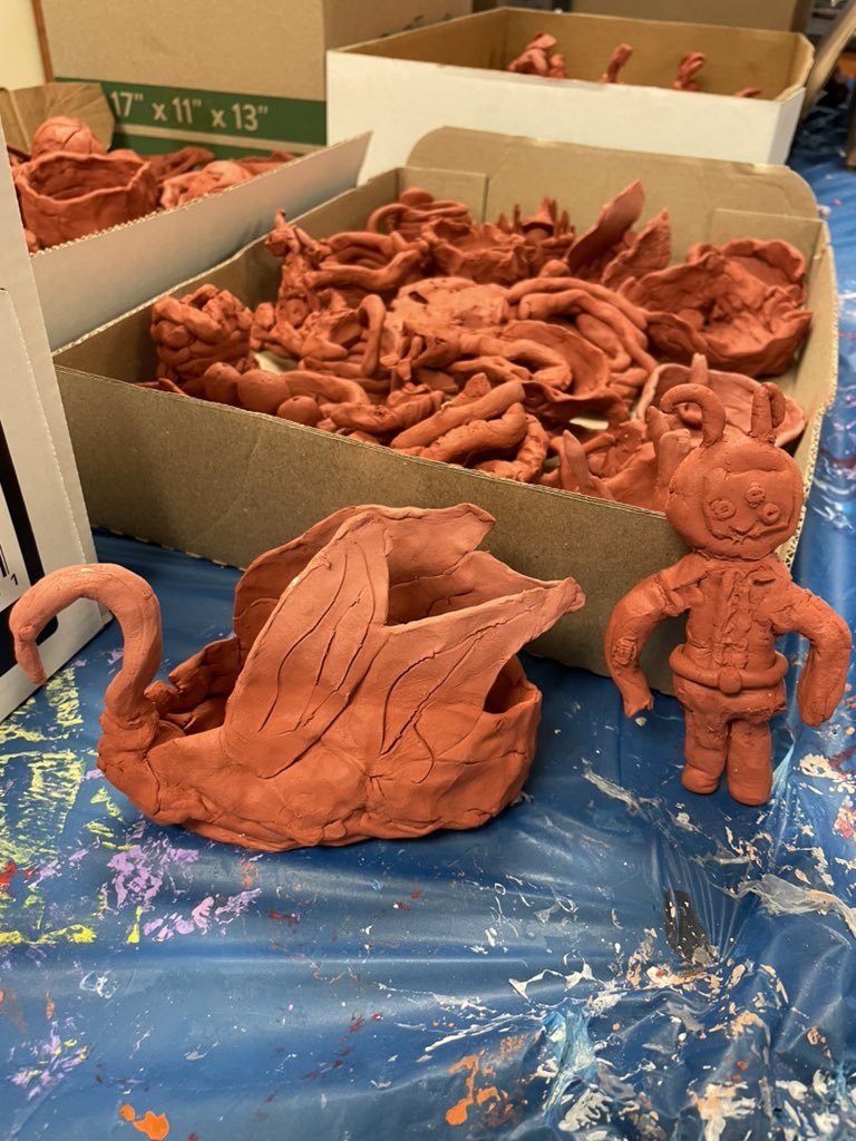 CalaviaSergi's tweet photo. Sculpting with terra-cotta clay @HBGonzalezPLA @dallasschools @dallasisdvpa #LearningIsFundamental https://t.co/rWWDY4H34c