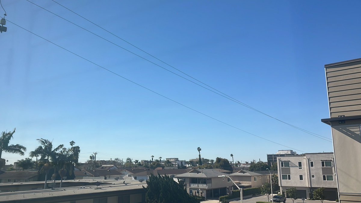 the LA simulation is Cold and has no cloud in the sky today