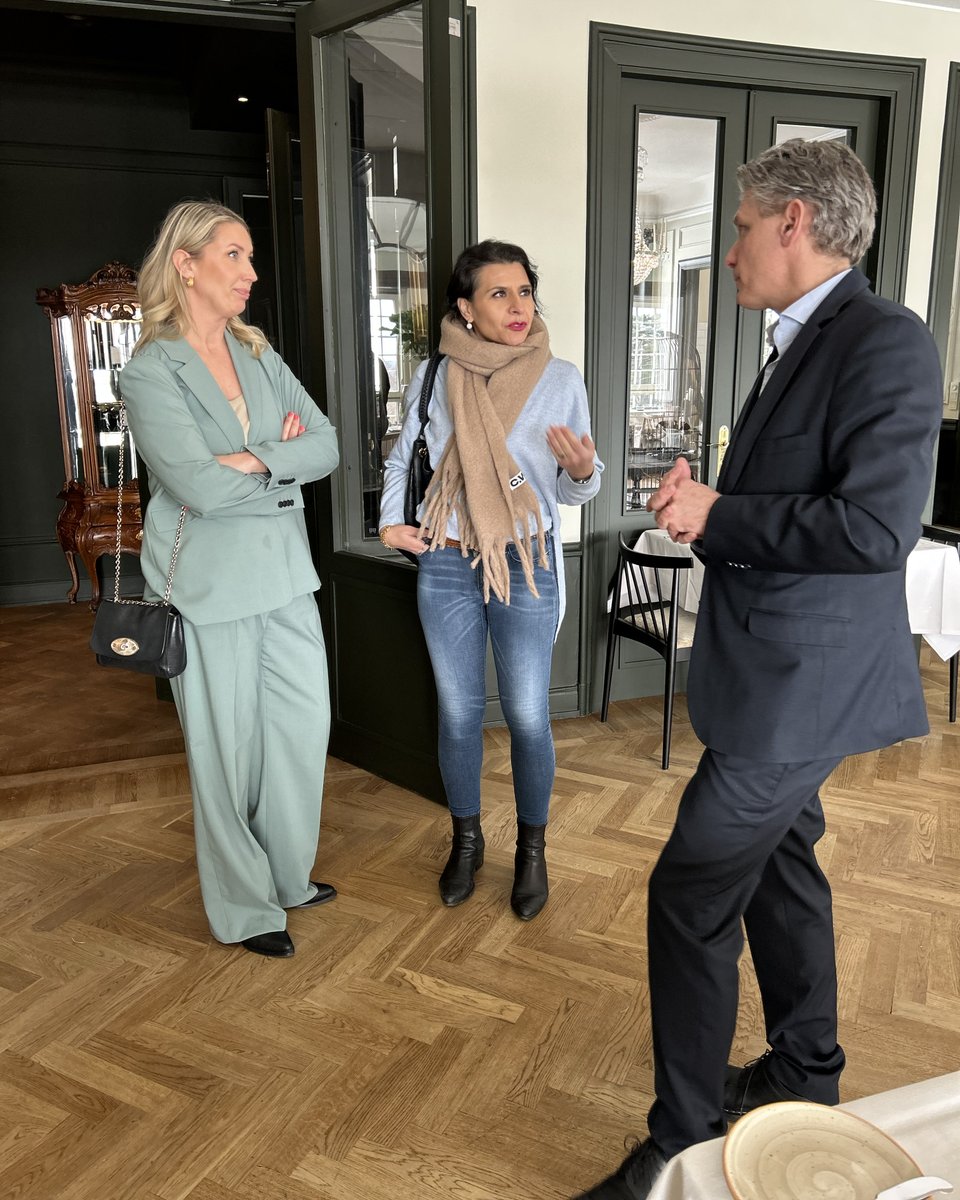 AbirAlsahlani (@abiralsahlani) on Twitter photo Att vi måste ta kompetensbristen i besöksnäringen på stort allvar blir allt tydligare. Det är tufft för företag som vill satsa och utveckla att hitta folk. I dag hängde jag med <a href="/Skandevall/">Lina Skandevall</a> - bland annat på fina Villa Fridhem. Att vi måste ta kompetensbristen i besöksnäringen på stort allvar blir allt tydligare. Det är tufft för företag som vill satsa och utveckla att hitta folk. I dag hängde jag med <a href="/Skandevall/">Lina Skandevall</a> - bland annat på fina Villa Fridhem.