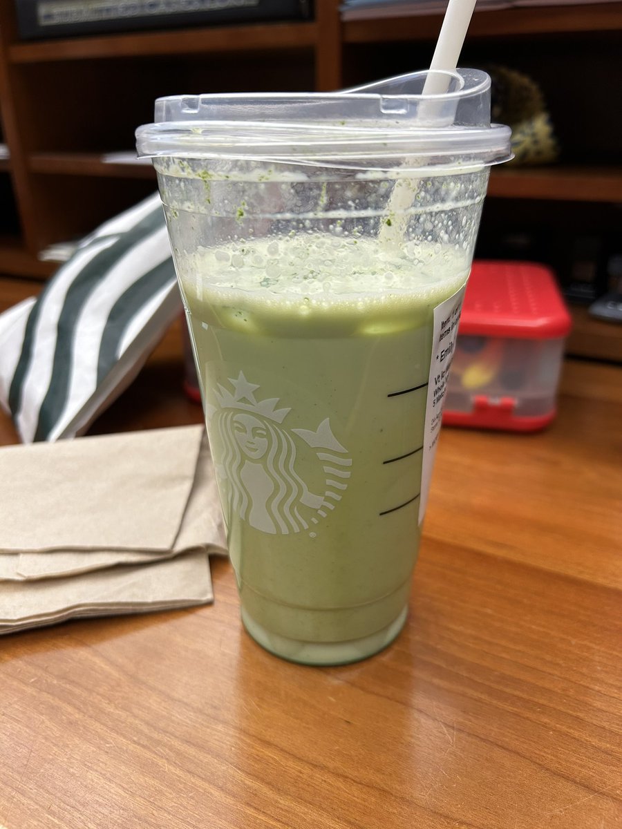 majialing_'s tweet photo. @Starbucks this was a “venti.” i haven’t sipped on it yet. i shook it to see if my eyes were playing tricks on me, but nope. 

very charming of y’all. https://t.co/jJaVY5jSVa