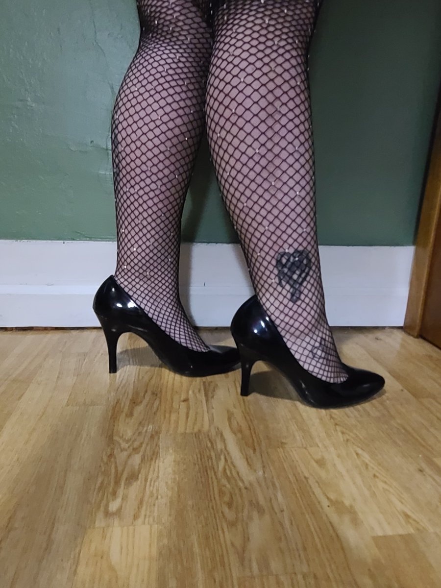 als_productions's tweet photo. @rt_cutefeet cash cow findom pay pig dom foot queen mistress pay me little bitch pay up worship https://t.co/wQ1feJ8vlQ