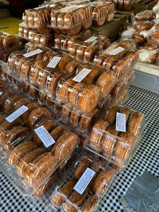 anna9312351's tweet image. 🍎APPLE Cake DONUT🍩(nyc food)