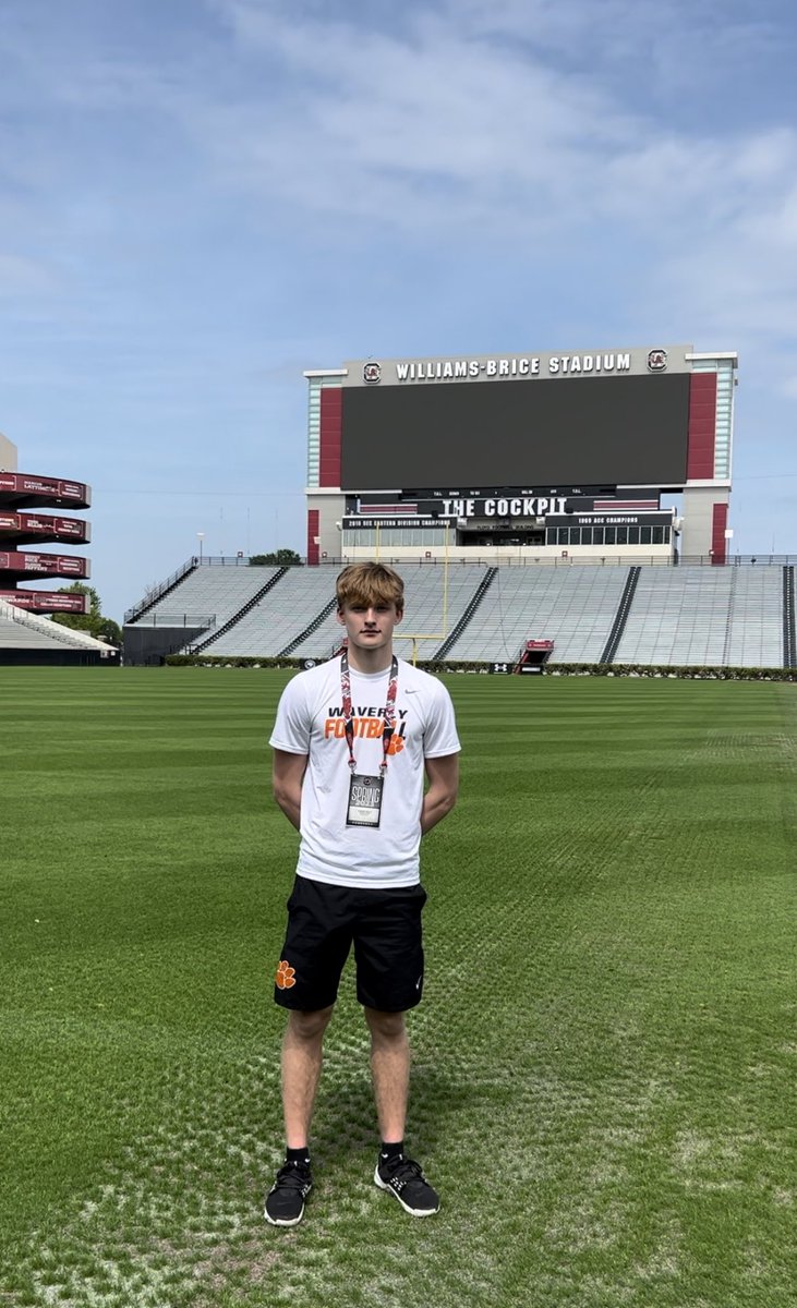 MasonKelly_1's tweet photo. It was great to be @GamecockFB today for a spring practice huge thanks to @CoachSBeamer @Dowell_Loggains and @DJRSwework for the opportunity!  Special thanks to the staff for their hospitality, it was great to be on campus and see what South Carolina is all about! https://t.co/OPB3rXkD2b