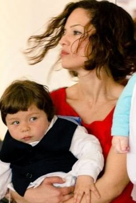 AfetAktugrali's tweet photo. 4 Nisan 2011/ ilk doğum gününden bir unutulmaz an🥺💙 
4 Nisan 2023/ kollarımız boṣ annem🥺 
#baṣkaisiaslarolmasın
#isiasortakdavamız https://t.co/D8hIRXxAf1