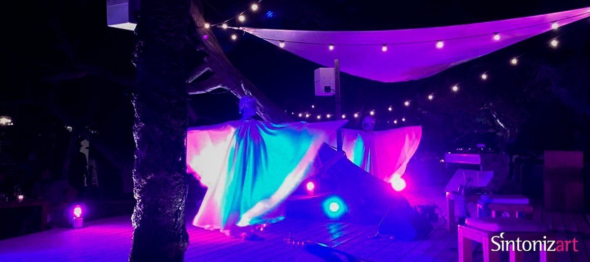 Sintonizart's tweet photo. ⚡️Show de Drones en Ibiza⚡️
Una experiencia innovadora a través de la combinación de un show de drones con uno de nuestros espectáculos de mayor trayectoria (1997): Los Movimientos Estelares. https://t.co/5UJLbRPH2M https://t.co/3DzY0kThSw