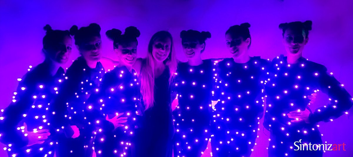 Sintonizart's tweet photo. ⚡️Show de Drones en Ibiza⚡️
Una experiencia innovadora a través de la combinación de un show de drones con uno de nuestros espectáculos de mayor trayectoria (1997): Los Movimientos Estelares. https://t.co/5UJLbRPH2M https://t.co/3DzY0kThSw