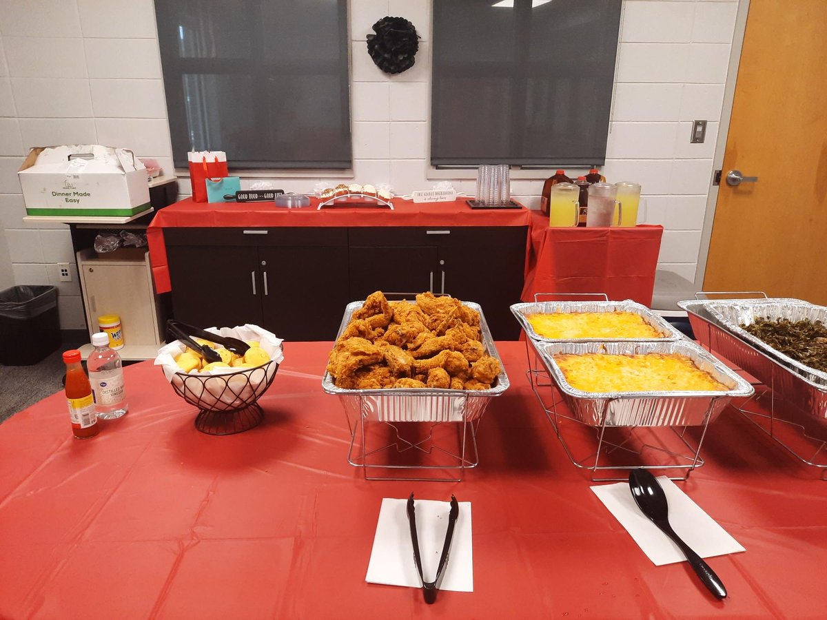 krwall1908's tweet photo. Assistant Principal Appreciation- Day 2 ❤️ Thank you for all you do, Dr. Sneed! https://t.co/XRTSnSa6uY