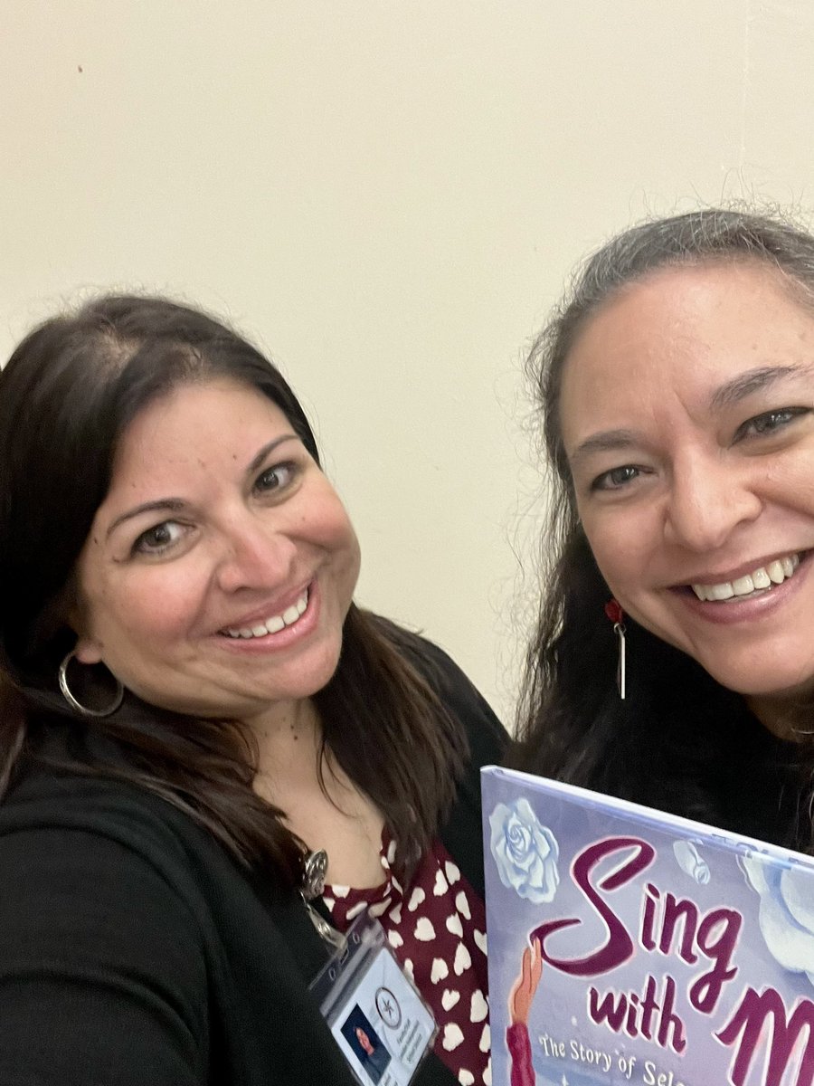 JenniferAmaya01's tweet photo. Spending this National School Librarian Day with the AMAZING @dianalopezbooks Our students loved hearing all about her book Sing With Me: The Story of Selena Quintanilla.  Also got a sneak peek at her new book out 4/18 ❤️📚🎤 #LondonPirates https://t.co/RJXVj1g9AJ
