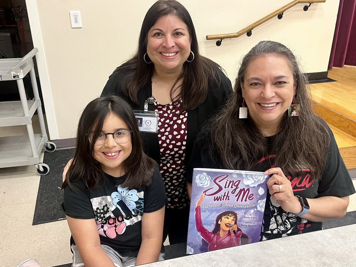 JenniferAmaya01's tweet photo. Spending this National School Librarian Day with the AMAZING @dianalopezbooks Our students loved hearing all about her book Sing With Me: The Story of Selena Quintanilla.  Also got a sneak peek at her new book out 4/18 ❤️📚🎤 #LondonPirates https://t.co/RJXVj1g9AJ