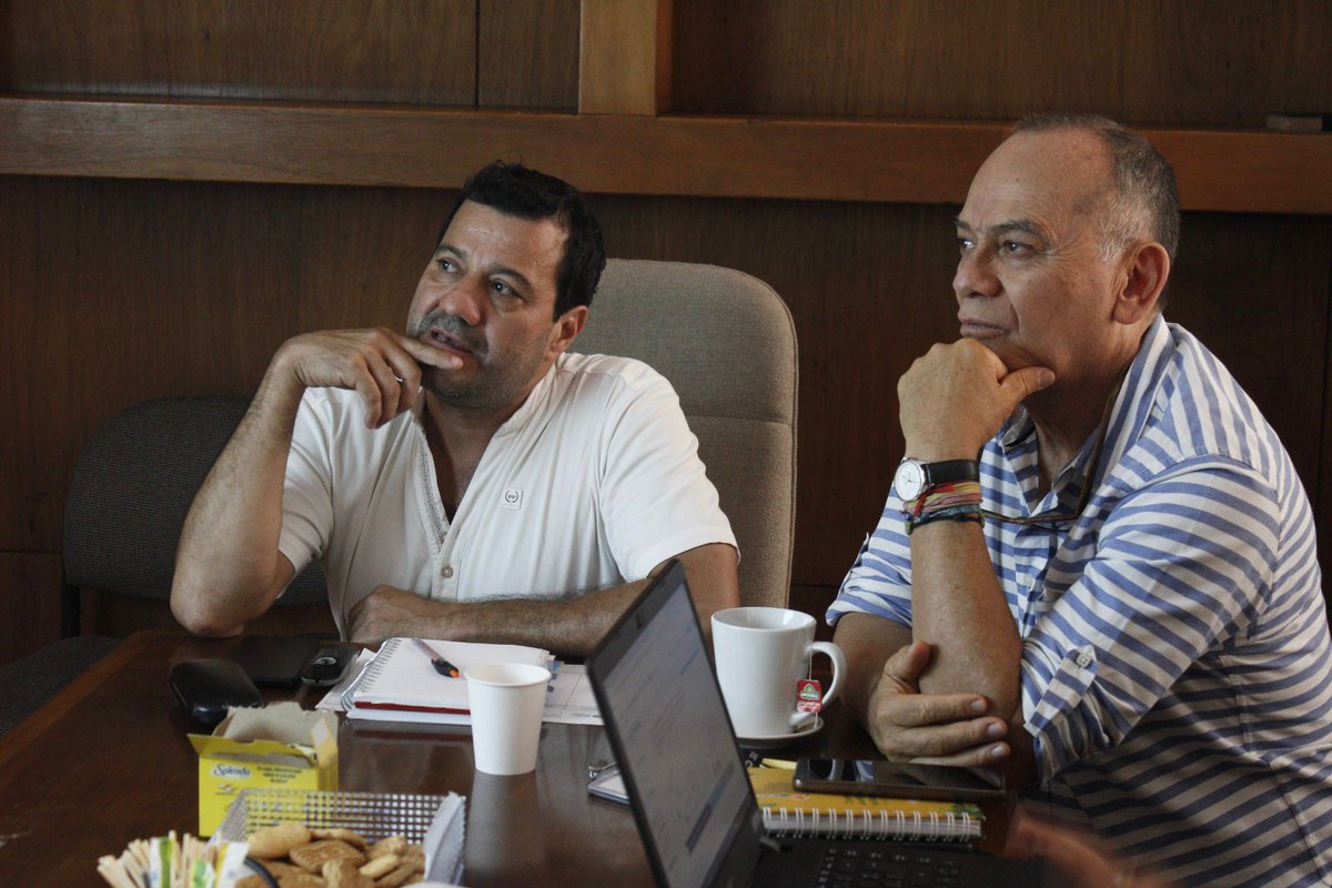 Oscar Fernando Marmolejo Roldan (@marmolejoroldan) on Twitter photo <a href="/AlcaldiaDeCali/">Alcaldía de Cali</a> en alianza con <a href="/WMPColombia/">World Mosquito Program Colombia</a>, sumamos esfuerzos para disminuir la transmisión de DENGUE, ZIKA, CHIKUNGUNYA, inicialmente en 10 comunas del Distrito de CALI.
Consolidamos la cooperación internacional para el bienestar de nuestros habitantes. <a href="/AlcaldiaDeCali/">Alcaldía de Cali</a> en alianza con <a href="/WMPColombia/">World Mosquito Program Colombia</a>, sumamos esfuerzos para disminuir la transmisión de DENGUE, ZIKA, CHIKUNGUNYA, inicialmente en 10 comunas del Distrito de CALI.
Consolidamos la cooperación internacional para el bienestar de nuestros habitantes.