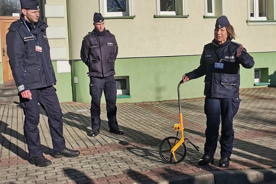 SP_Slupsk's tweet photo. "Wykonywanie czynności na miejscu kolizji drogowej” - to temat  popołudniowych zajęć fakultatywnych w jakich uczestniczyli słuchacze  szkolenia zawodowego podstawowego. 
https://t.co/waLGNmjtRe https://t.co/wLXV3IRlAw