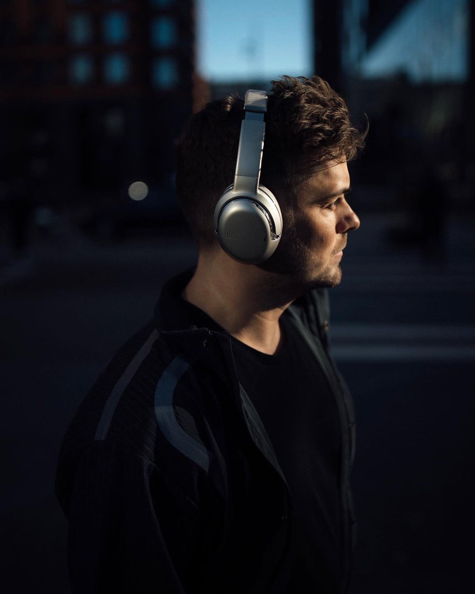 MartinGarrix's tweet photo. magical week together with @JBLaudio, hosting 40 artists from all over the world at @stmpdrcrds !! https://t.co/PvVfyNmWsZ