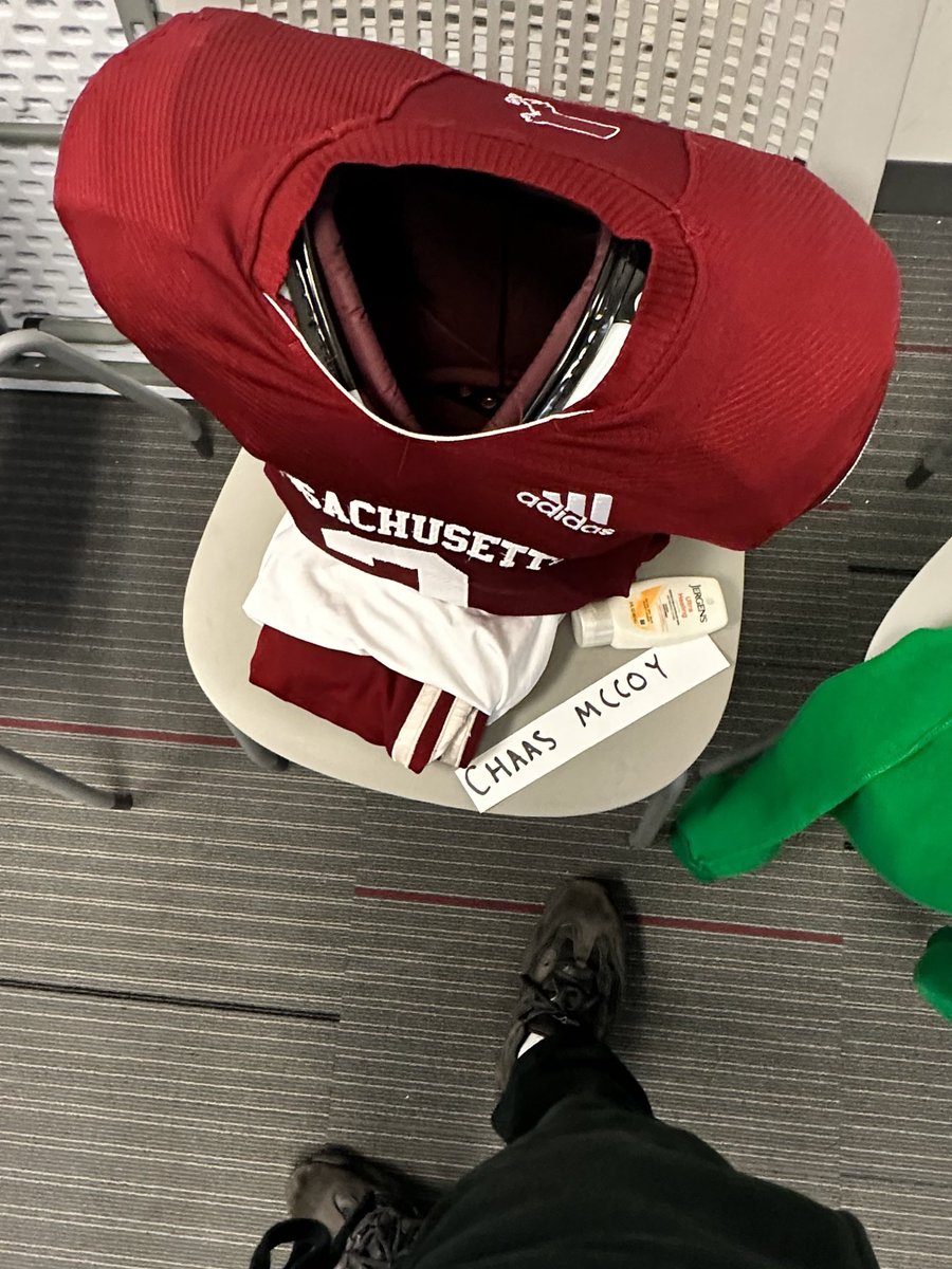 ChaasMccoy's tweet photo. enjoyed my time today at the University of Massachusetts appreciate the coaching staff for having me and showing lots of hospitality!! @Coach_Mince54 @CoachMLiv @CoachDgrant @Coach_GetWright @FBCoachDBrown @RivalsRichie https://t.co/IzSnSdtw4J