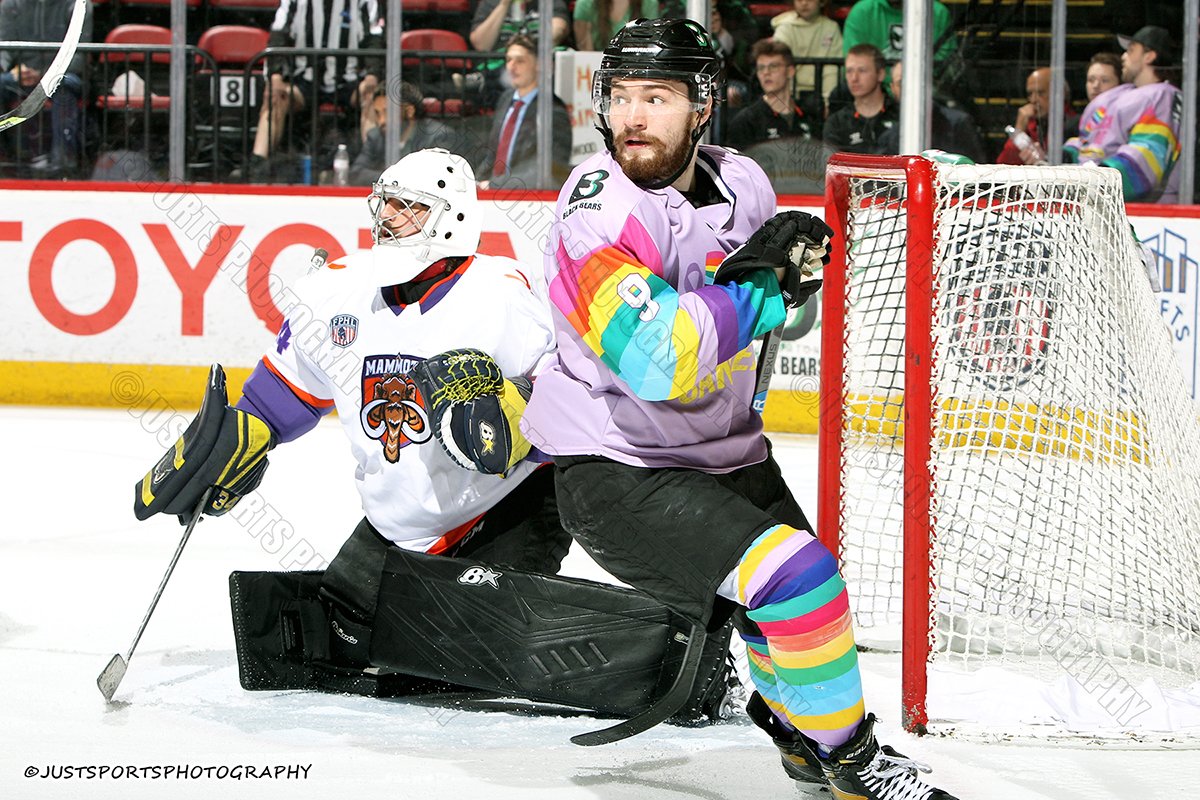JustSports_AHL's tweet photo. 03-31-23 BINGHAMTON BLACK BEARS vs ELMIRA MAMMOTH

#TheFPHL
#BlackBearsFPHL
#elmiramammoth
#hockeyphotography
#hockeyphotographer
#hockeyphotography
#hockeytwitter
#PocketWizard
#sockoutcancer

Players and Fans All game Photos available here
https://t.co/M449C1SH7a https://t.co/f7uAAjOUyV