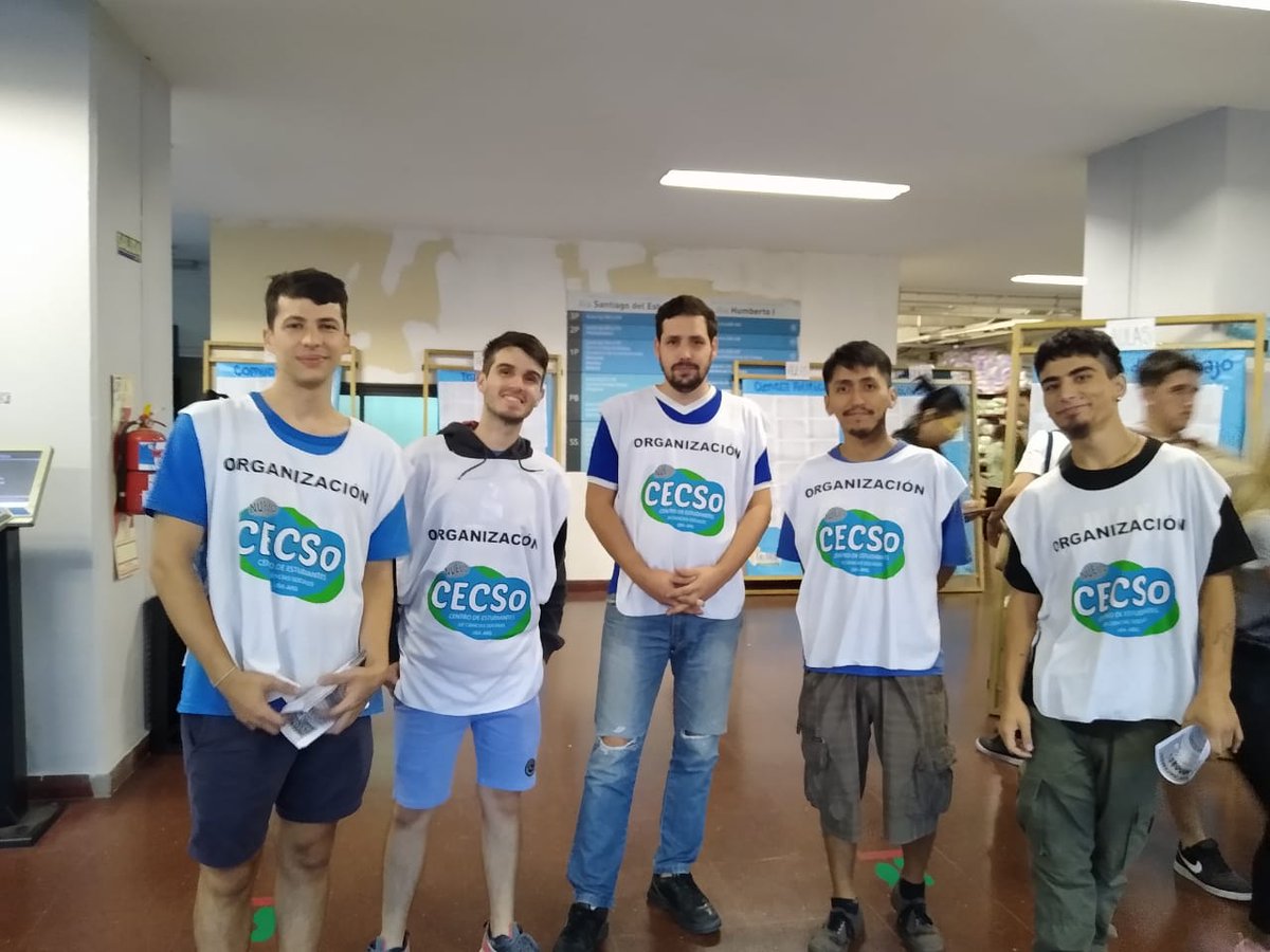 claudioaferreno's tweet photo. POR LA OLA DE ROBOS Y VIOLENCIA ESTUDIANTES DE LA FACULTAD DE CIENCIAS SOCIALES DE LA UBA ARMARON BRIGADAS DE SEGURIDAD CIUDADANAS PARA ACOMPAÑAR A ESTUDIANTES Y VECINOS. INSÓLITO Y GRAVE. https://t.co/RLeQGE5yvJ