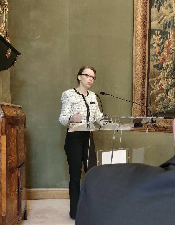 Cercle FSER (@cerclefser) on Twitter photo <a href="/HeloiseDufour/">H. D. Dufour, PhD</a> présente les activités du Cercle (👋<a href="/Declics_/">DECLICS</a>, <a href="/LaScitoyenne/">La Scitoyenne</a>…), indique que 54. 000 personnes ont directement bénéficié des actions et des ressources en 2022, et salue l’engagement des lauréat(e)s qui permet de mobiliser plus largement le monde de la recherche. <a href="/HeloiseDufour/">H. D. Dufour, PhD</a> présente les activités du Cercle (👋<a href="/Declics_/">DECLICS</a>, <a href="/LaScitoyenne/">La Scitoyenne</a>…), indique que 54. 000 personnes ont directement bénéficié des actions et des ressources en 2022, et salue l’engagement des lauréat(e)s qui permet de mobiliser plus largement le monde de la recherche.
