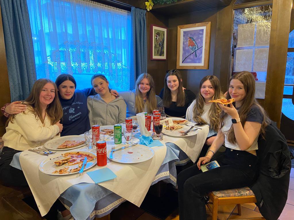 Dyffrynamanpe's tweet image. Pizza night Italian style
⭐️⭐️⭐️⭐️⭐️🍕👍🇮🇹
#topclass