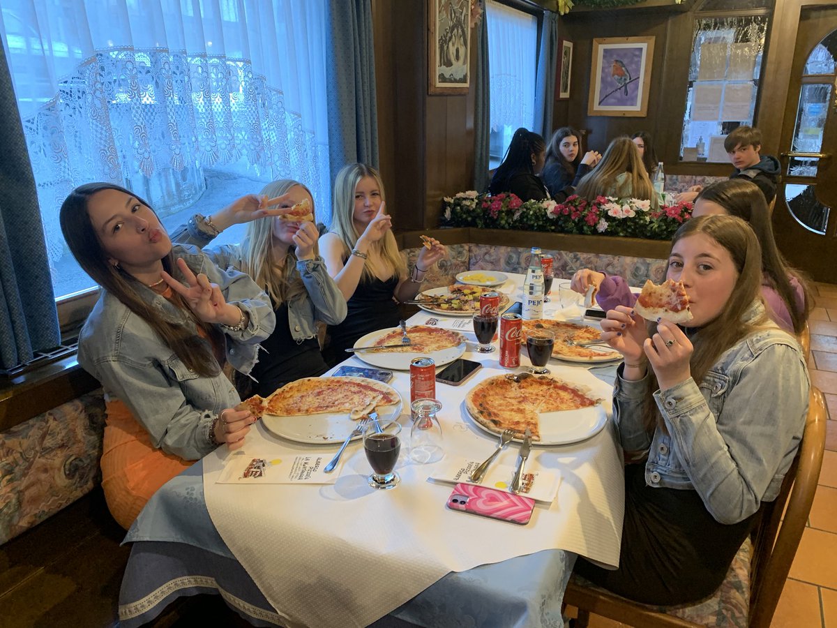 Dyffrynamanpe's tweet image. Pizza night Italian style
⭐️⭐️⭐️⭐️⭐️🍕👍🇮🇹
#topclass