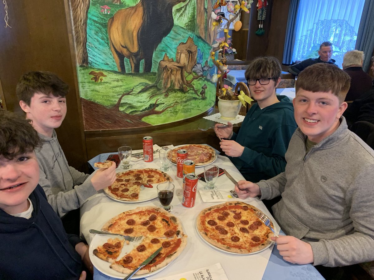 Dyffrynamanpe's tweet image. Pizza night Italian style
⭐️⭐️⭐️⭐️⭐️🍕👍🇮🇹
#topclass