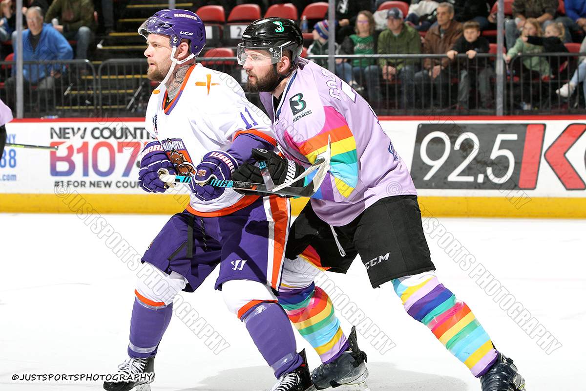 JustSports_AHL's tweet photo. 03-31-23 BINGHAMTON BLACK BEARS vs ELMIRA MAMMOTH

#TheFPHL
#BlackBearsFPHL
#elmiramammoth
#hockeyphotography
#hockeyphotographer
#hockeyphotography
#hockeytwitter
#PocketWizard
#sockoutcancer

Players and Fans All game Photos available here
https://t.co/M449C1SH7a https://t.co/uFf6ASvzQi