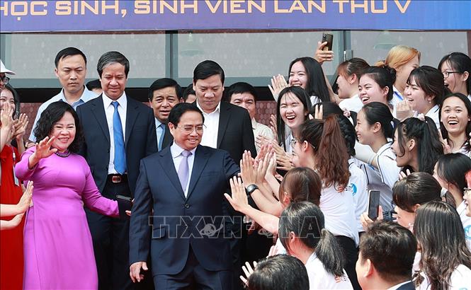 viet_challenge's tweet photo. Vietnam Prime Minister Attends National Startup Festival for Students

Read more at: https://t.co/w50OkAYbTU

#vietchallenge #vietlaunch https://t.co/UKKJIQg4M0