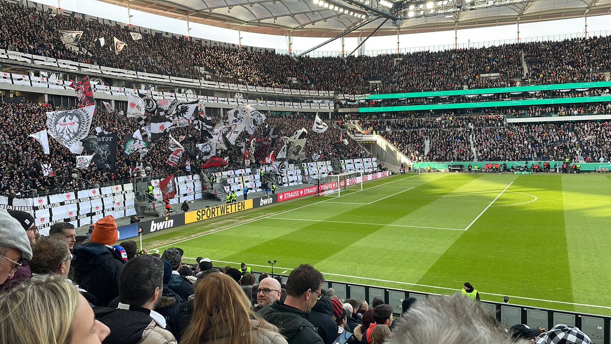 Was eine geile 1. hz 😍🤩
Auf jetzt 
🔥❤️
#sge #gewinnerbleibt #sgefcu #DFBPokal