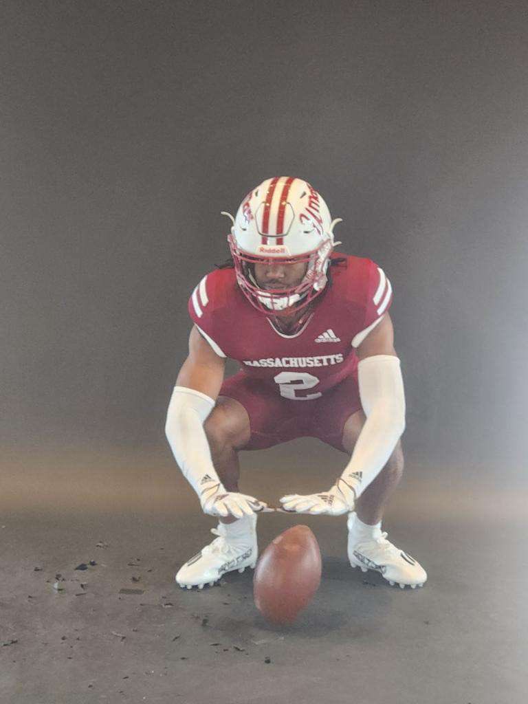 jahsenwilliams1's tweet photo. Amazing day at umass🙌🏿❤️ loved the campus and the energy @ValdamarTBrower @JuiceWa45 @SupremeAthlete_ @ESAofNewEngland https://t.co/CLj6otvmWz