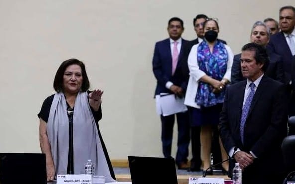 Efrainmoralesl's tweet photo. Buena señal la de Guadalupe Taddei a su llegada como Presidenta Consejera del @INEMexico al señalar la importancia de revisar el precio de la democracia.👏🗳️ https://t.co/JfWOgDO5yi