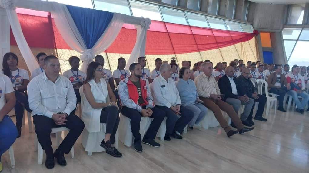 Presidido por el Embajador de Cuba en Venezuela, Dagoberto Rodríguez; el Dr. José Antonio Machado Reyes, jefe Misión Médica; participaron en actividades centrales por el 61 Aniversario de la Unión de Jóvenes Comunistas.

🇨🇺 #CubaPorLaVida 👏#UnaMejorJuventud 👏

<a href="/cubacooperaven/">Brigada Médica Cubana en Venezuela</a>