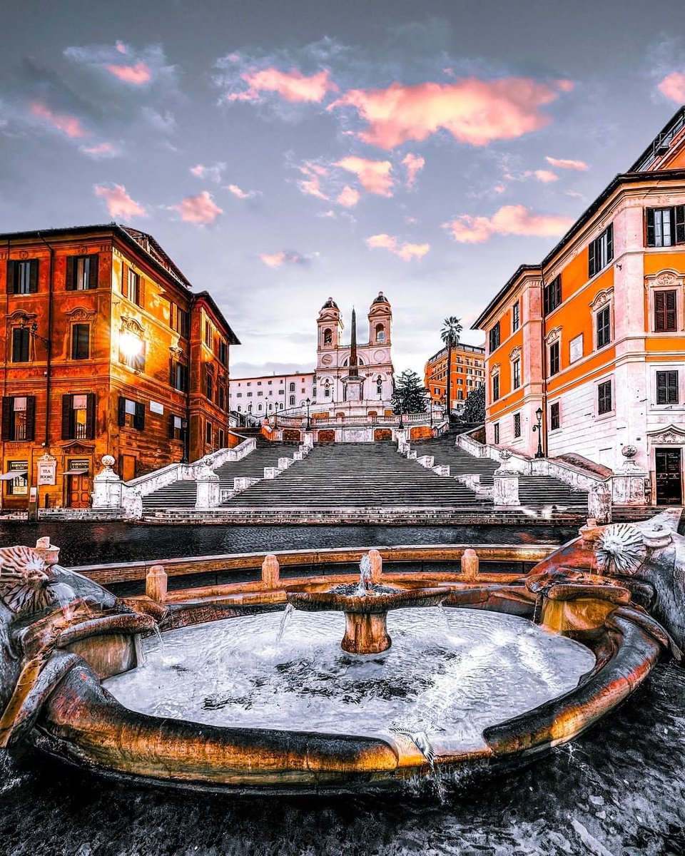 JamesLucasIT's tweet photo. Piazza di Spagna, Roma 
📷 niekdenacestach https://t.co/92lStszw8K