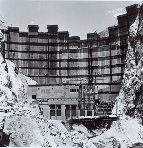 اگر به دنبال رفاه ،آزادی ،مردم سالاری ،شکوه،عظمت،پیشرفت،آسایش و  آرامش  دائمی  هستید ،راهش فقط و فقط بازگشت پهلویه