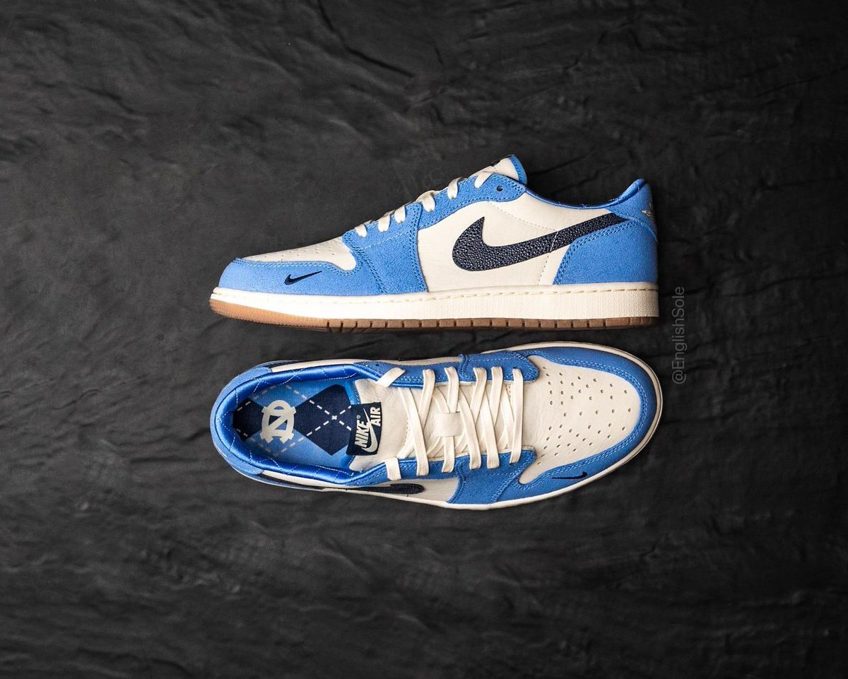 JustFreshKicks's tweet photo. Detailed Look at the Air Jordan 1 Low OG “UNC” PE 💧 https://t.co/r3t1pYw6KF
