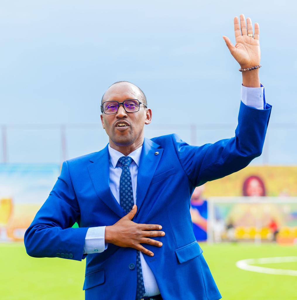 SamKarenzi's tweet photo. Ndumva nshaka kubabwira ko umwanzuro ugiye gutangazwa aruko Umukino wa @rayon_sports nโ#Intarefc ugomba kuba, nakwibuka uburyo ibyemezo bikomeza guhinduka nkifata. Perezida wa @FERWAFA asabye commission yโubujurire guhindura umwanzuro! umukino ugomba kubaโฆ. https://t.co/BRFnf2LwEy
