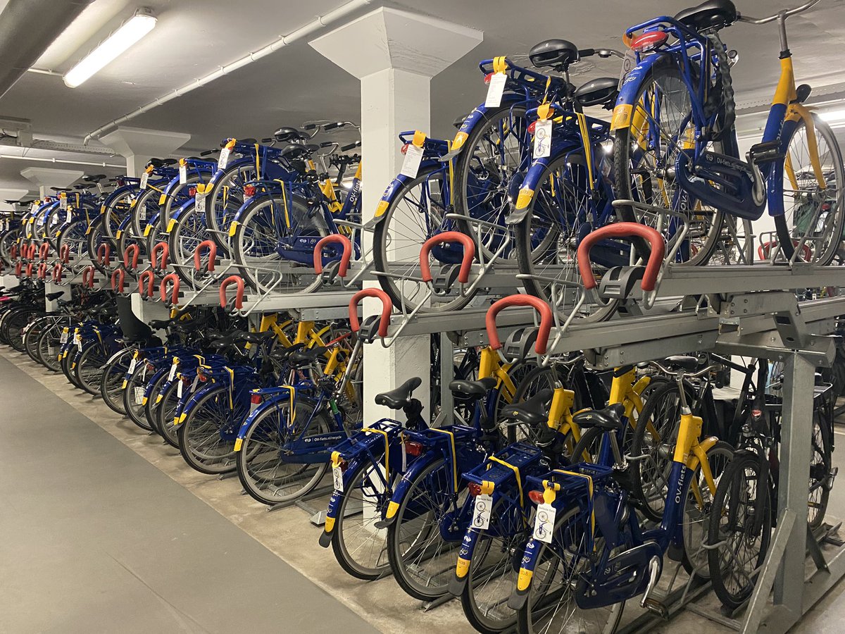 LintermansM's tweet image. Wil je #ov-fiets @StationEhv dan moet je voor 9:00 uur er zijn anders zijn ze allemaal weg. 😢@NS_Stations @ProRail @gemehv