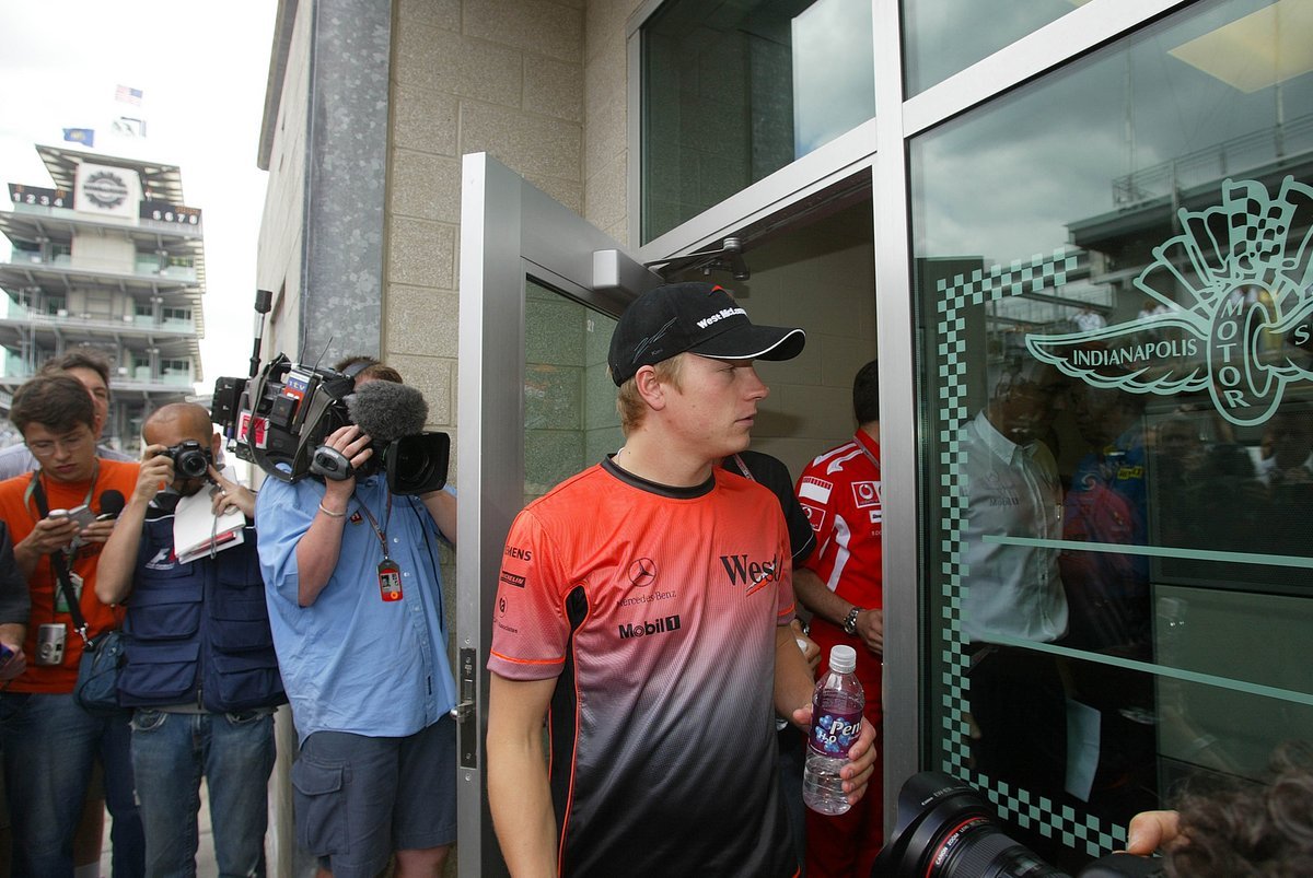 CrystalRacing's tweet photo. 2005 USA

Journo: "Racing today?"

Kimi: "Off to the pub."

#Indygate #F1 https://t.co/GITkhAraHE