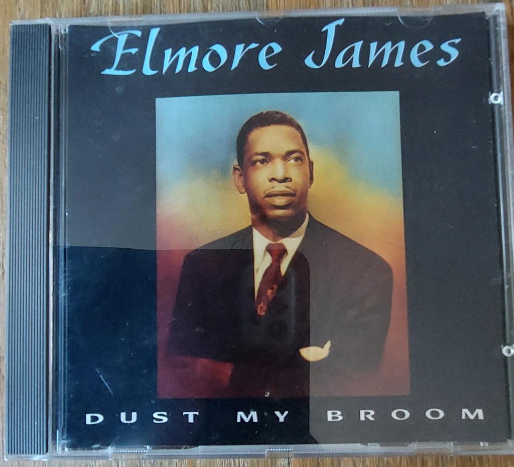 Inspirator voor velen, en wat een stem en gitaarspel. De #blues dus zoals het moet van #ElmoreJames op zijn album #DustMyBroom in @nachtplaten 🎸😎