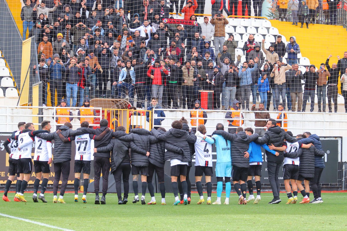 Hep beraber omuz omuza el ele Vanspor’umuzu şampiyon yapalım. 

 #VansporaSahipÇık