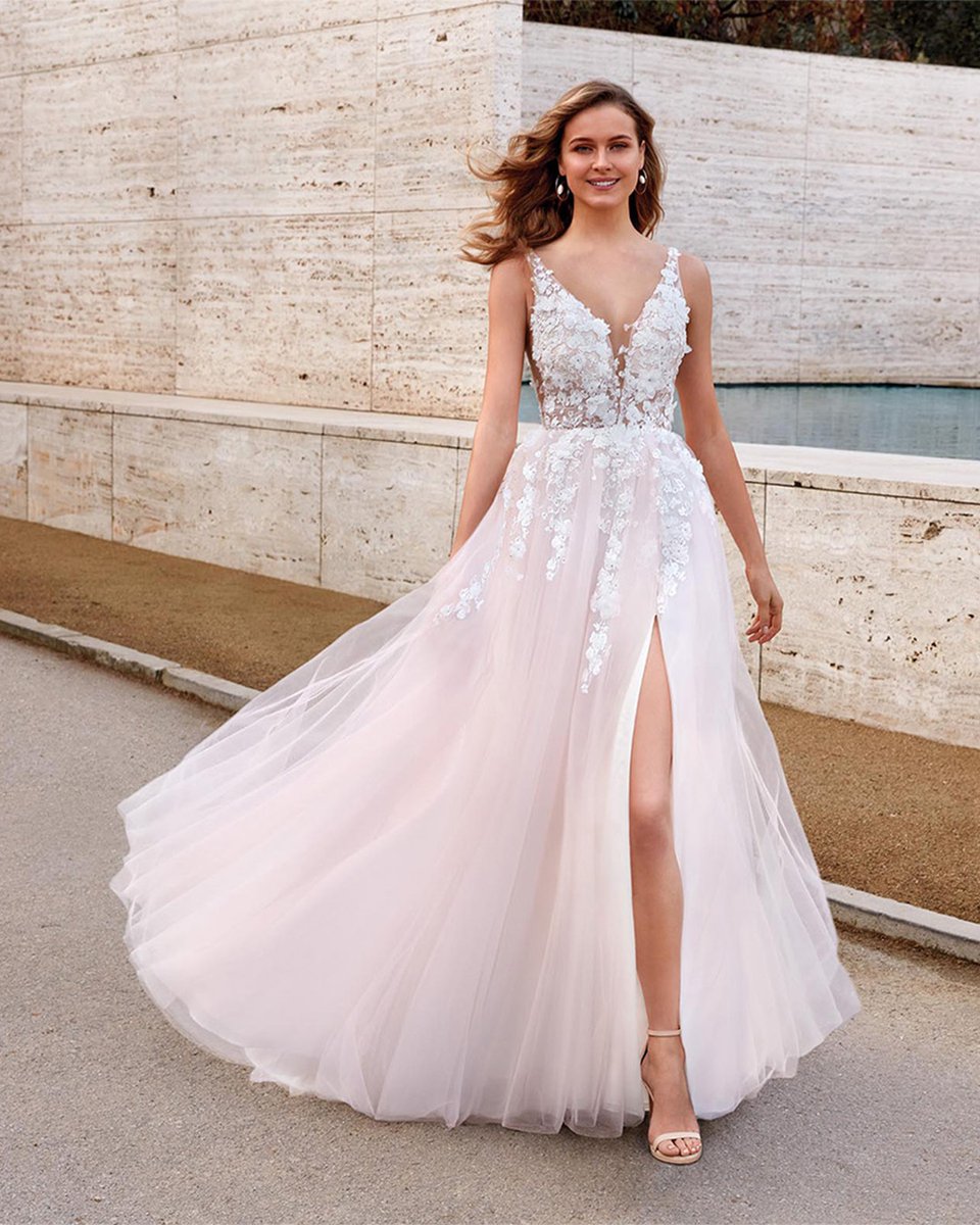 alyceparis's tweet photo. SWIPE 👈🏽 AP style #60894 is available in FIVE gorgeous colors!
👗 Pictured here in the color Diamond White-Blush
🛍️ https://t.co/H3ZGbusbBJ
#alyceparis #alyce #floralgown #3dflowers #weddingdress #bridalgown #promdresses #sweet16dress #pinkdress #highslitdress #slitdress https://t.co/DzN5FbhzAh