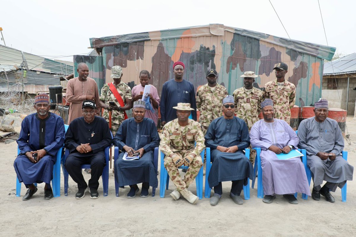 .@ProfZulum in Malam-Fatori, approves armoured carriers, patrol vehicles for soldiers   … Targets May for resettlement m.facebook.com/story.php?stor…