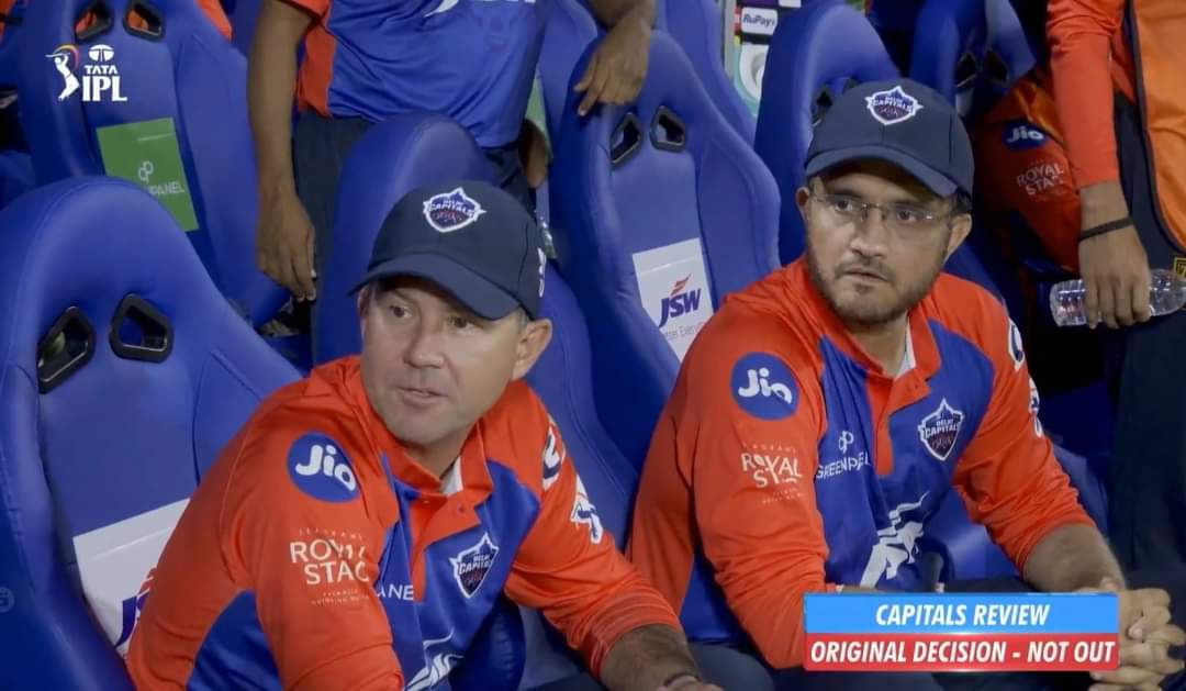 sriananth21's tweet photo. உலகக் கோப்பை வாங்கியவருடன், வாங்காதவர்😉

#ipl #DC #DelhiCapitals #ponding #Ganguly #bcci #cricket https://t.co/yfOPv3KeYi