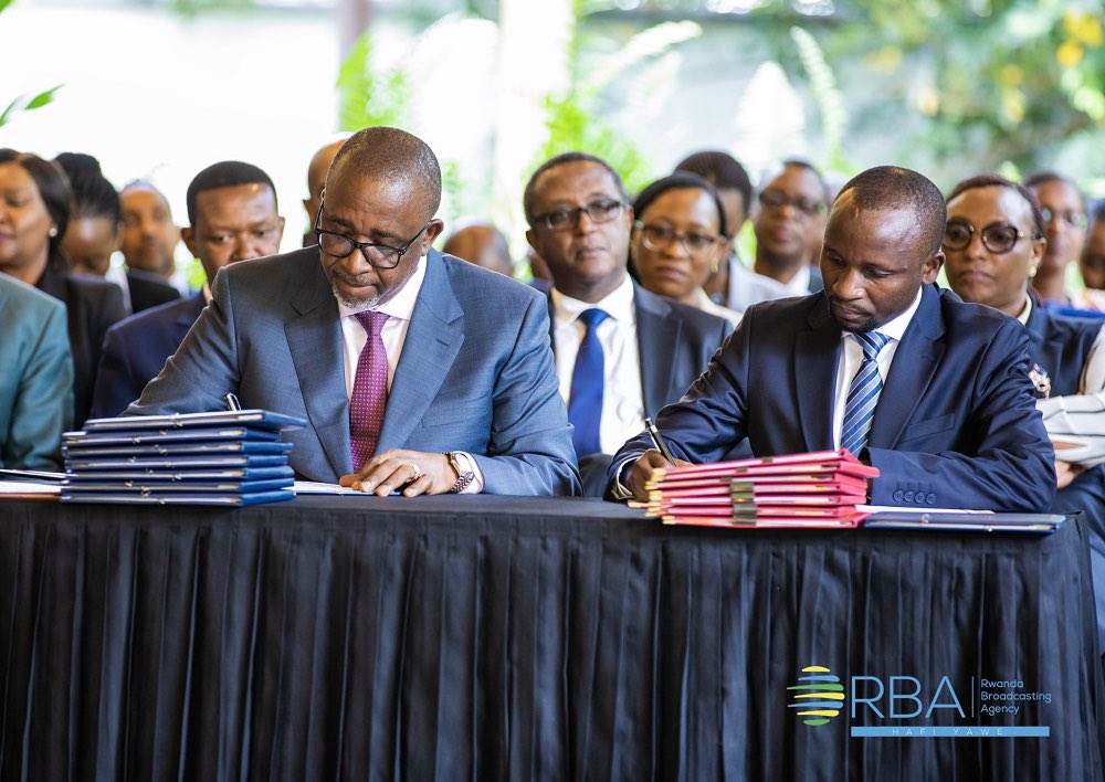 RwandaAgri's tweet photo. Today, the Ministry of Agriculture and Animal Resources of #Rwanda and the Ministry of Agriculture and Livestock Development of #Kenya signed an MoU on cooperation in the Agriculture sector. https://t.co/1I7NsyZcGe