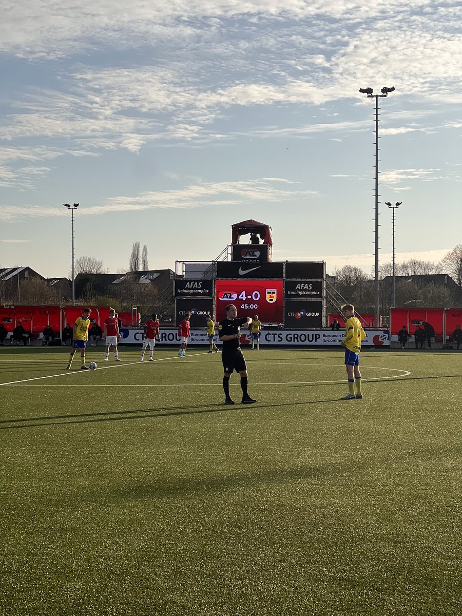 AZJeugd's tweet photo. 46. De bezoekers hebben de tweede helft in gang gezet.
#AZO18 #azcam 4-0 https://t.co/bNMqKCdp7y