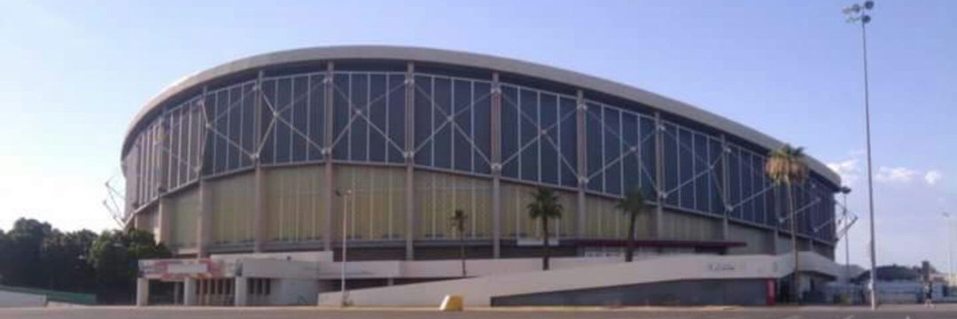 RealSmokeDogg11's tweet image. Best Hockey building I ever worked in. Arizona Veterans Memorial Coliseum, aka "The Vet". Not a bad seat among 13,737 for Hockey. Also known as "The Madhouse on McDowell." #AVMC 

Image borrowed from @AZHockeyHistory